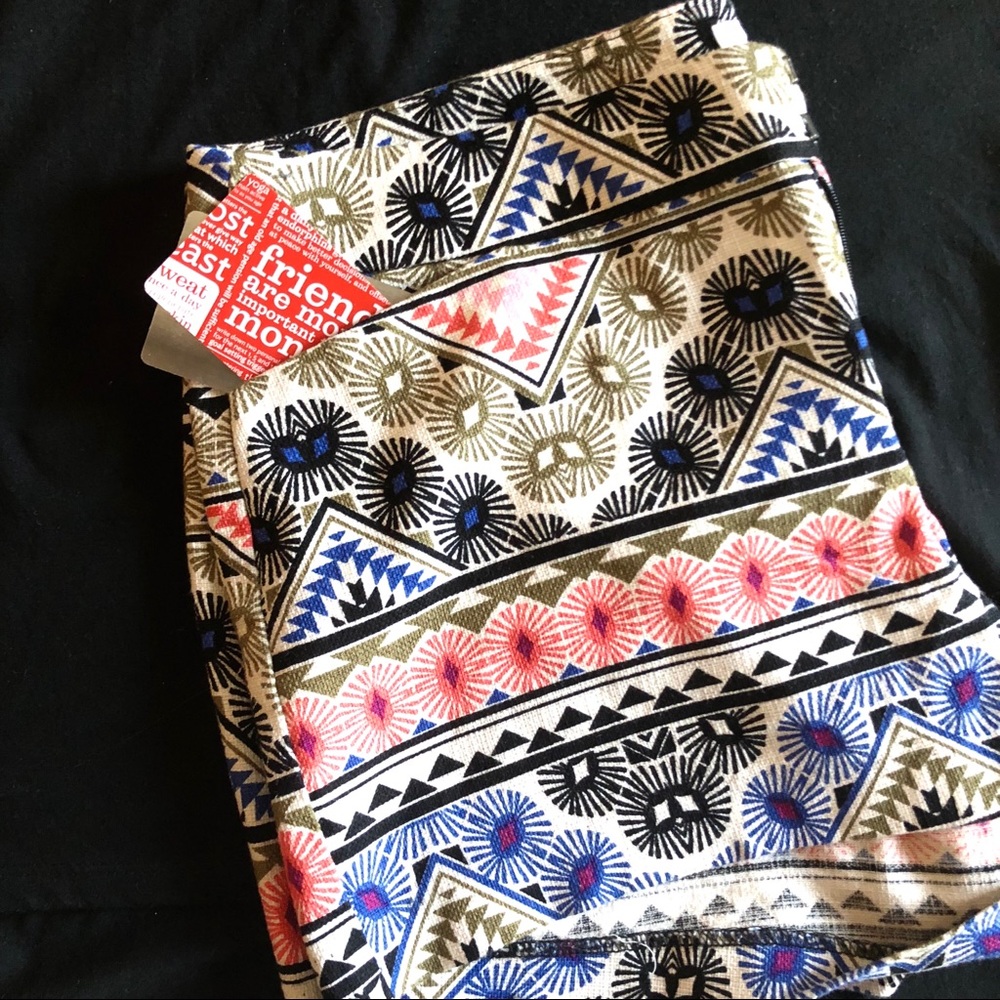 Patterned Shorts - NWOT - Picture 6 of 8
